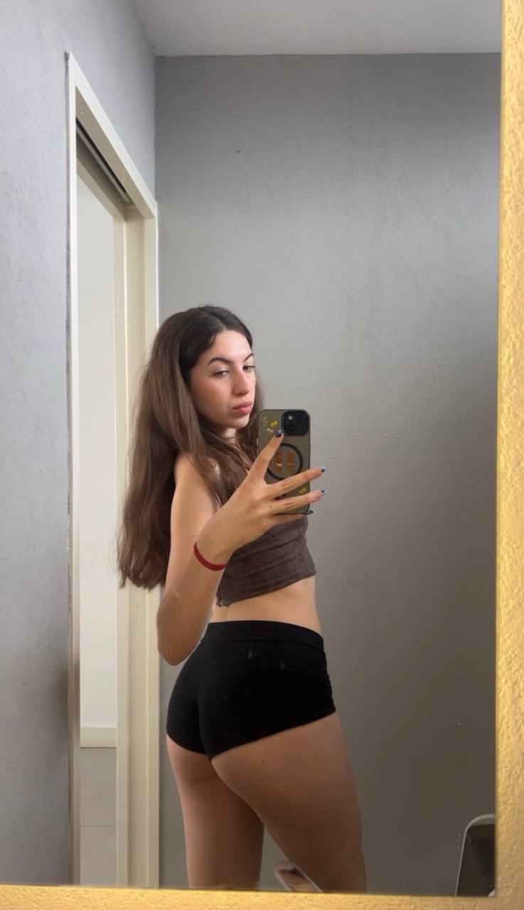 Amber in her underwear in Kito