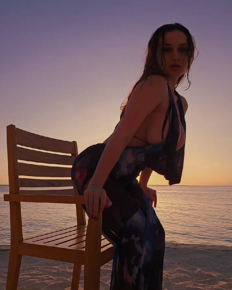 Sexy girl Miranda Faith nude in Kito