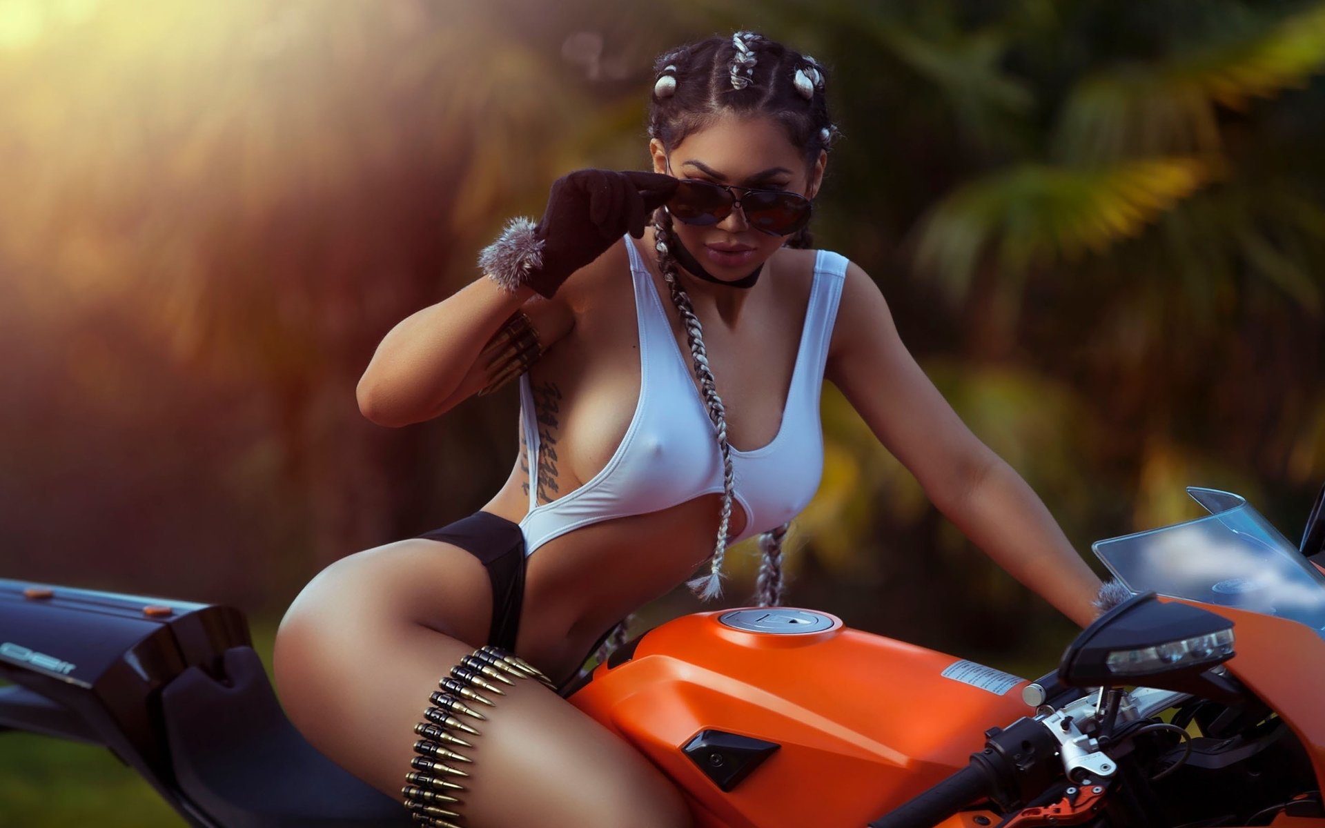 Take a pause and enjoy Girls with tattoos and motorcycles — streaming from Kito