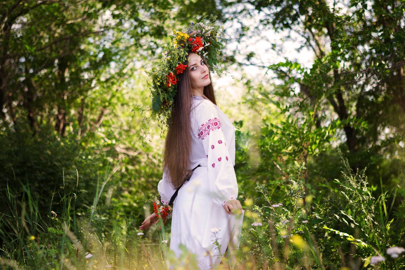 Slavic girls brings the glow — live moments in Kito