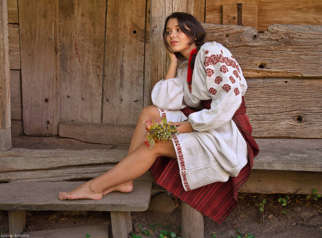 Fresh photos, fresh mood — Women in Slavic costumes online in Kito