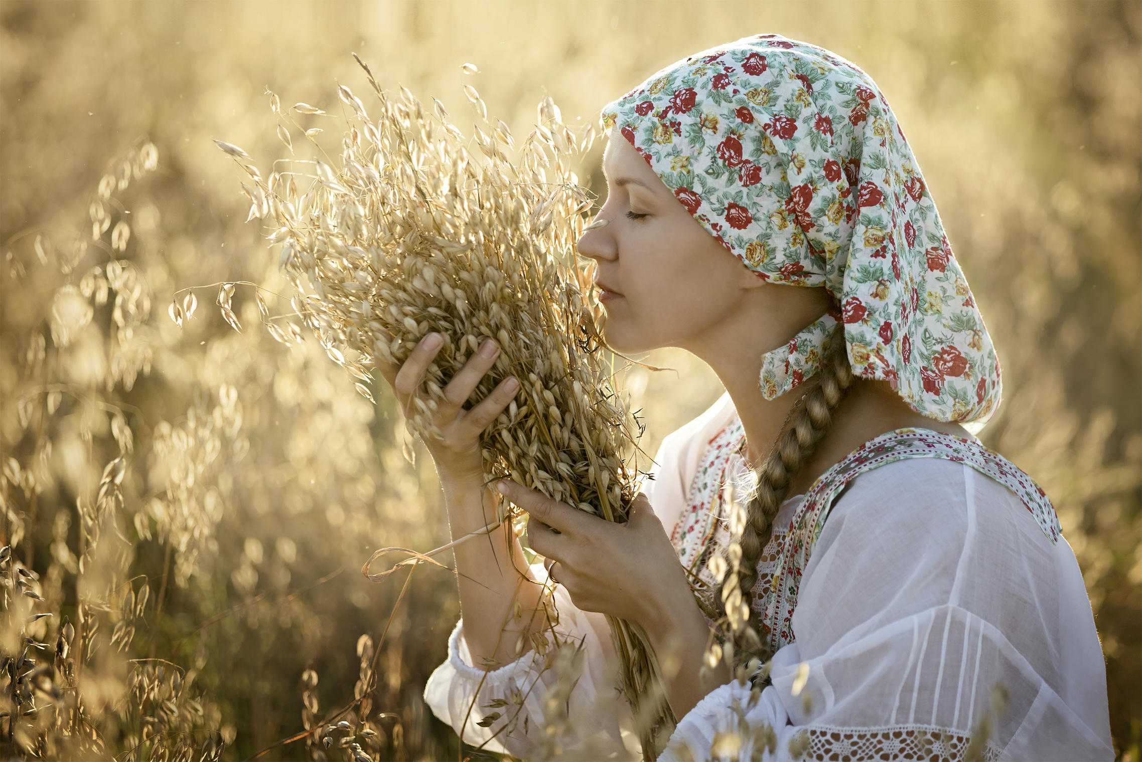 Photo Women in Slavic costumes in Kito