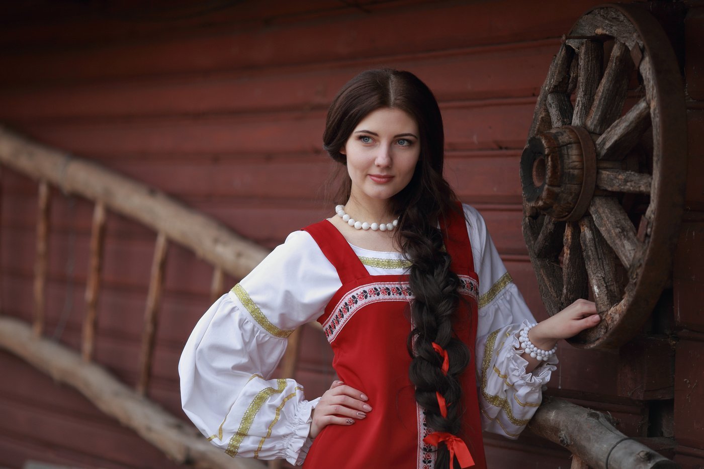 Girls in Slavic costumes’s look of the day — catch her live in Kito