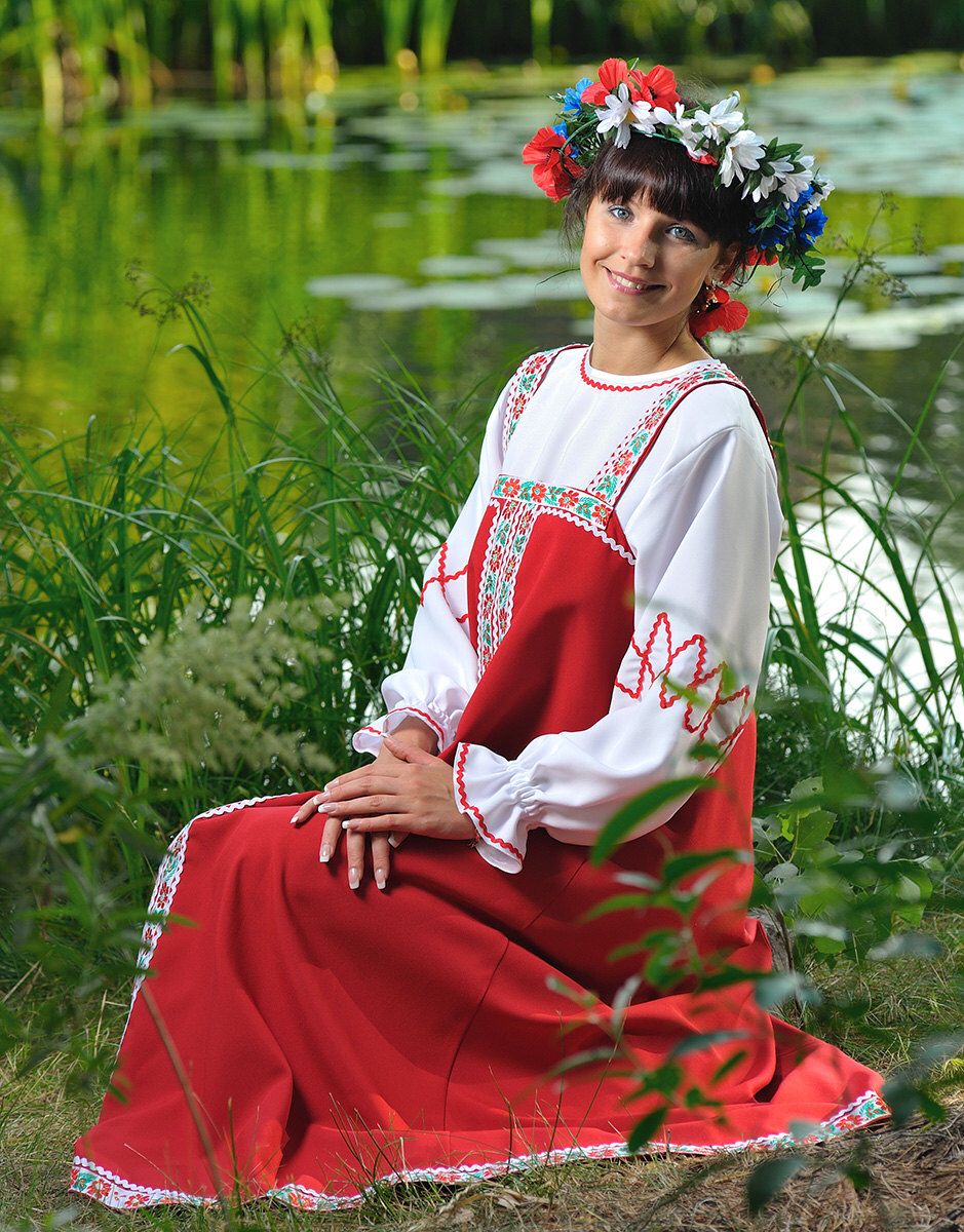 Beautiful girl Girls in Slavic costumes in Kito