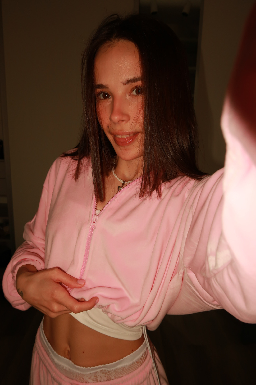 Tina brings the glow — live moments in Kito