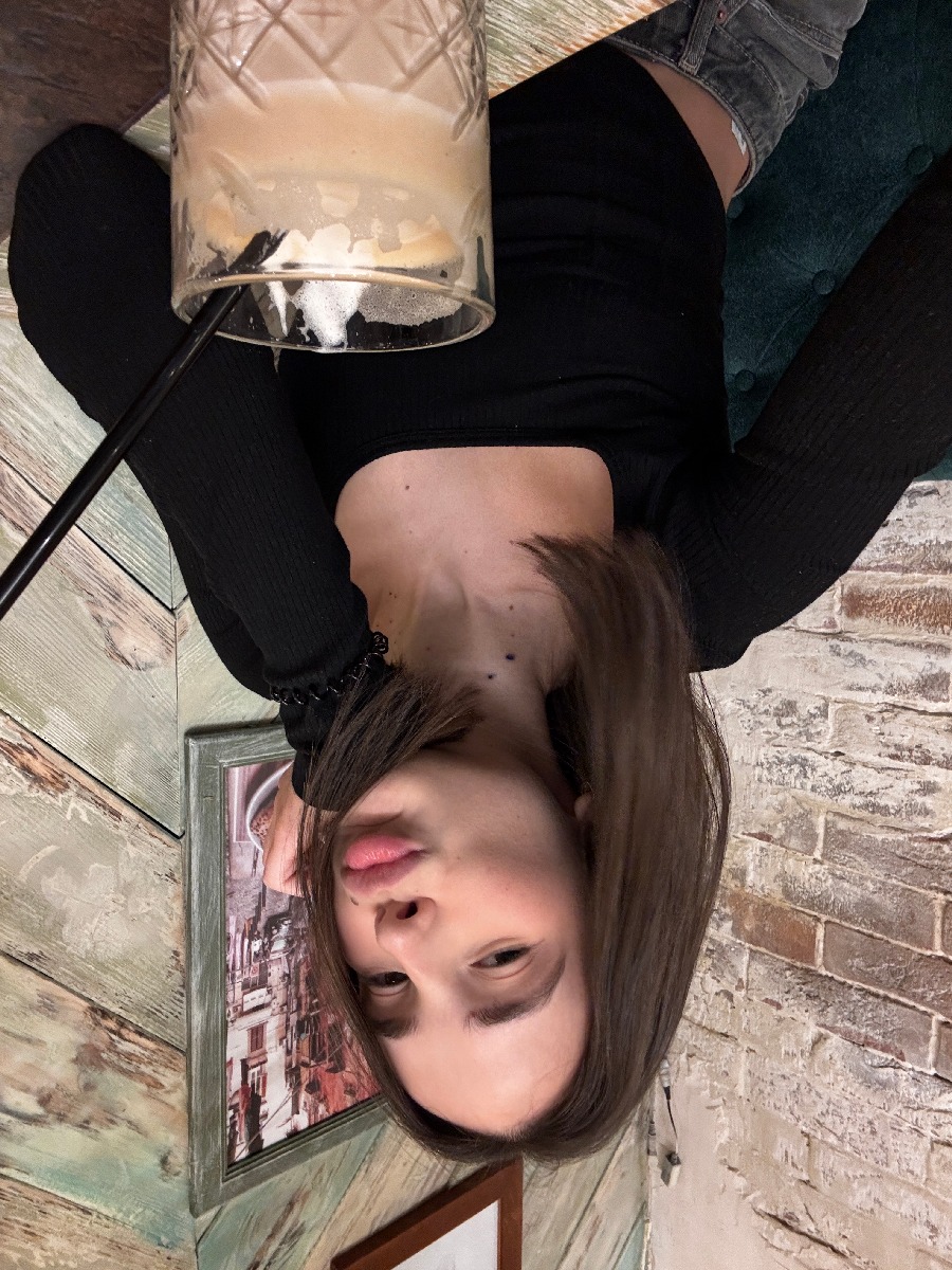 Fresh photos, fresh mood — Tina online in Kito